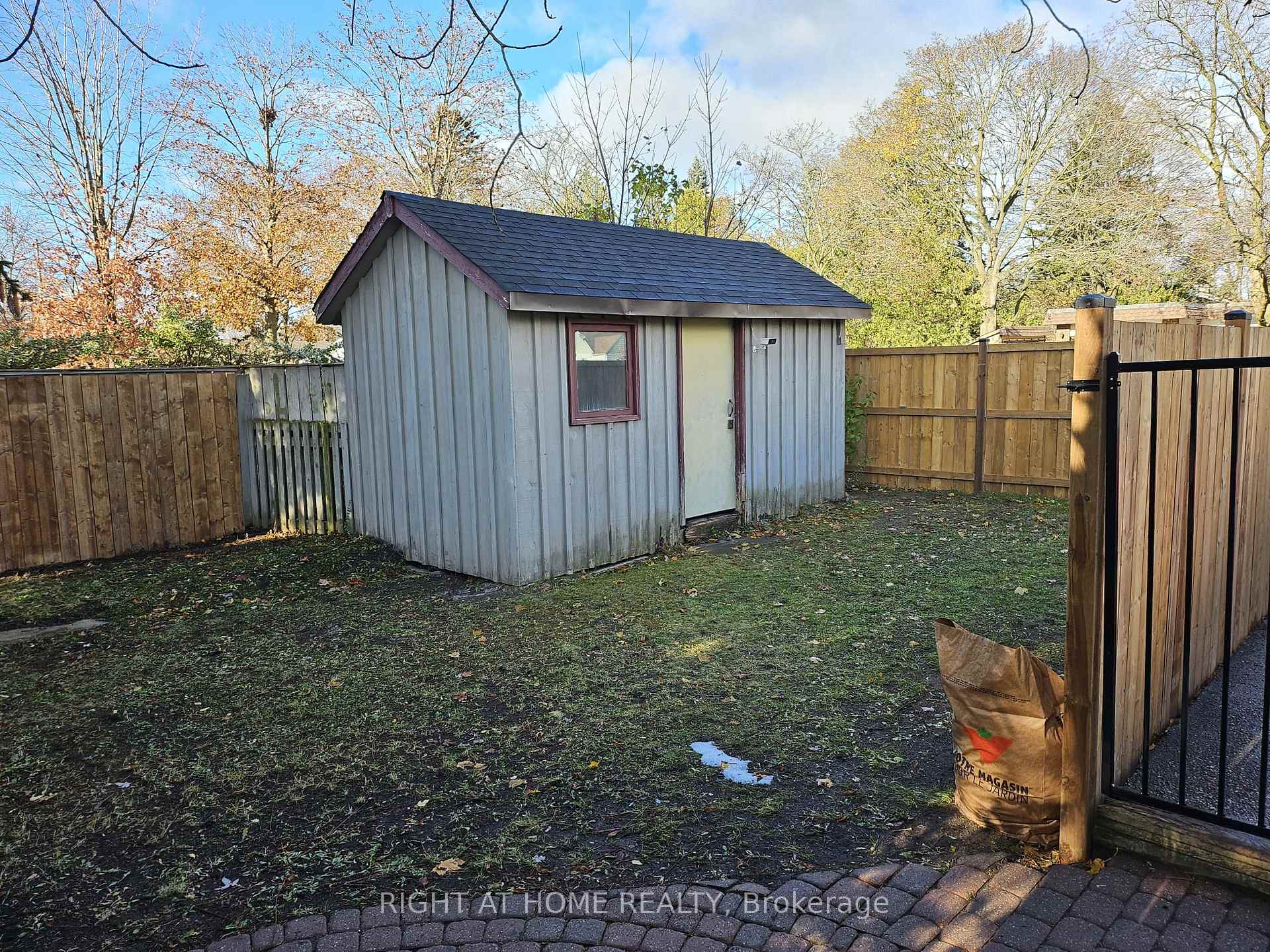 Photo 11 of 1422 Simcoe Street N, Oshawa, Samac — HOMEH