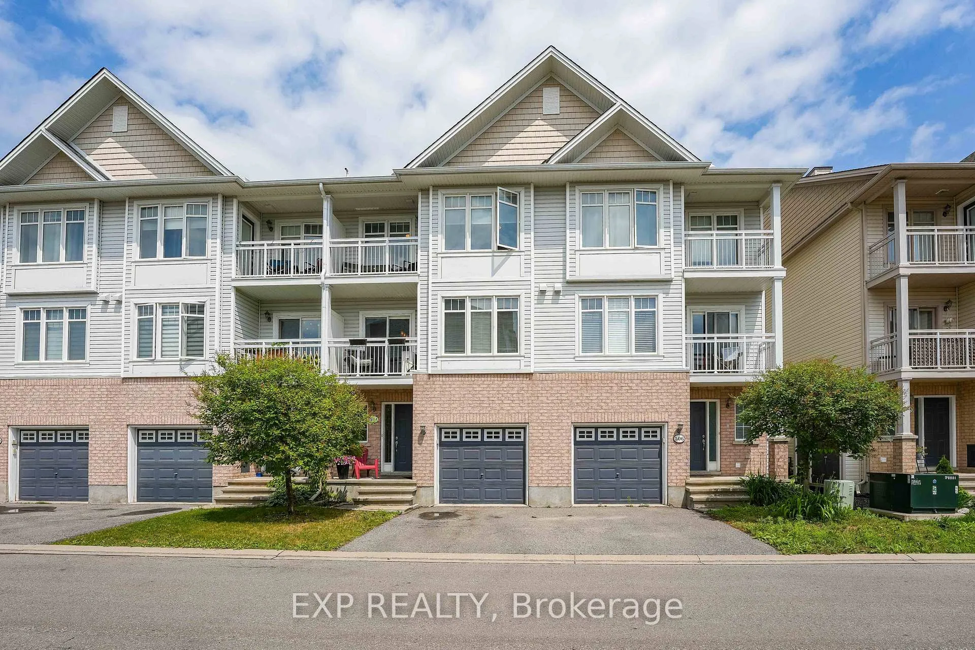 Front of 504 Barholm Private