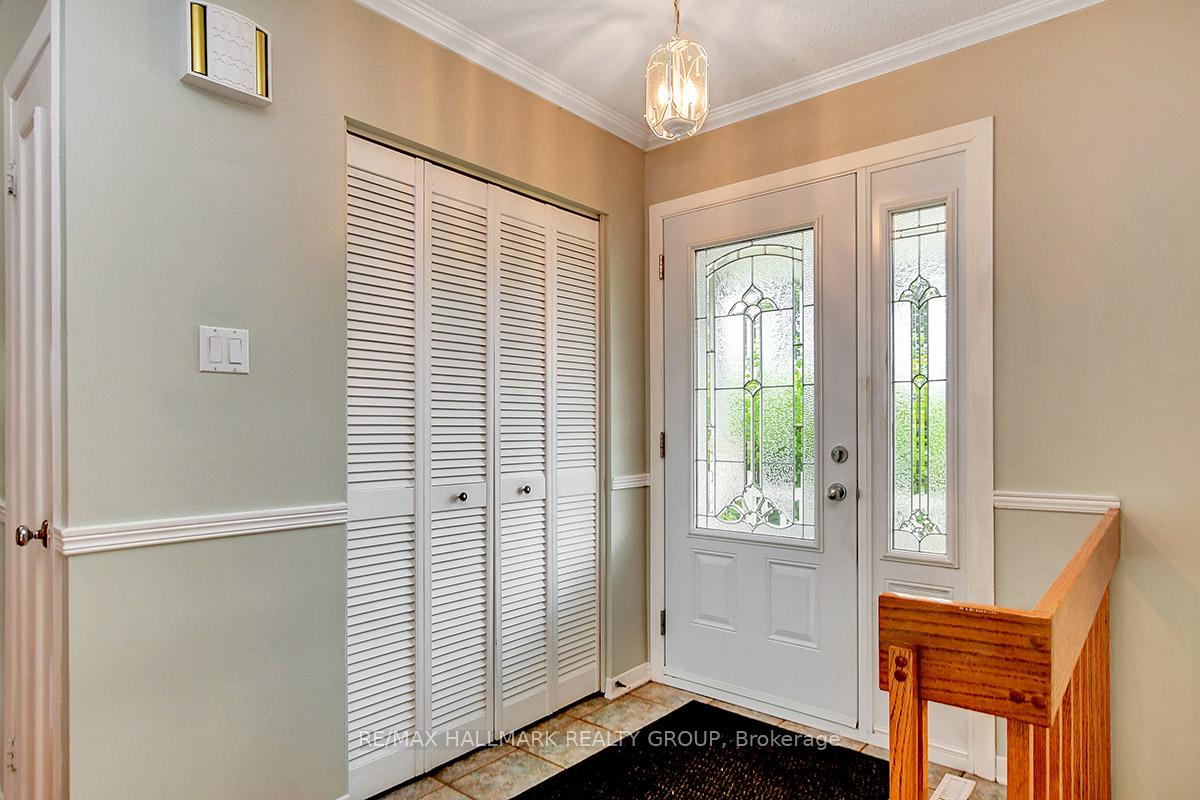Photo 2 of 1134 Maisonneuve Street, Ottawa, Convent Glen South — HOMEH