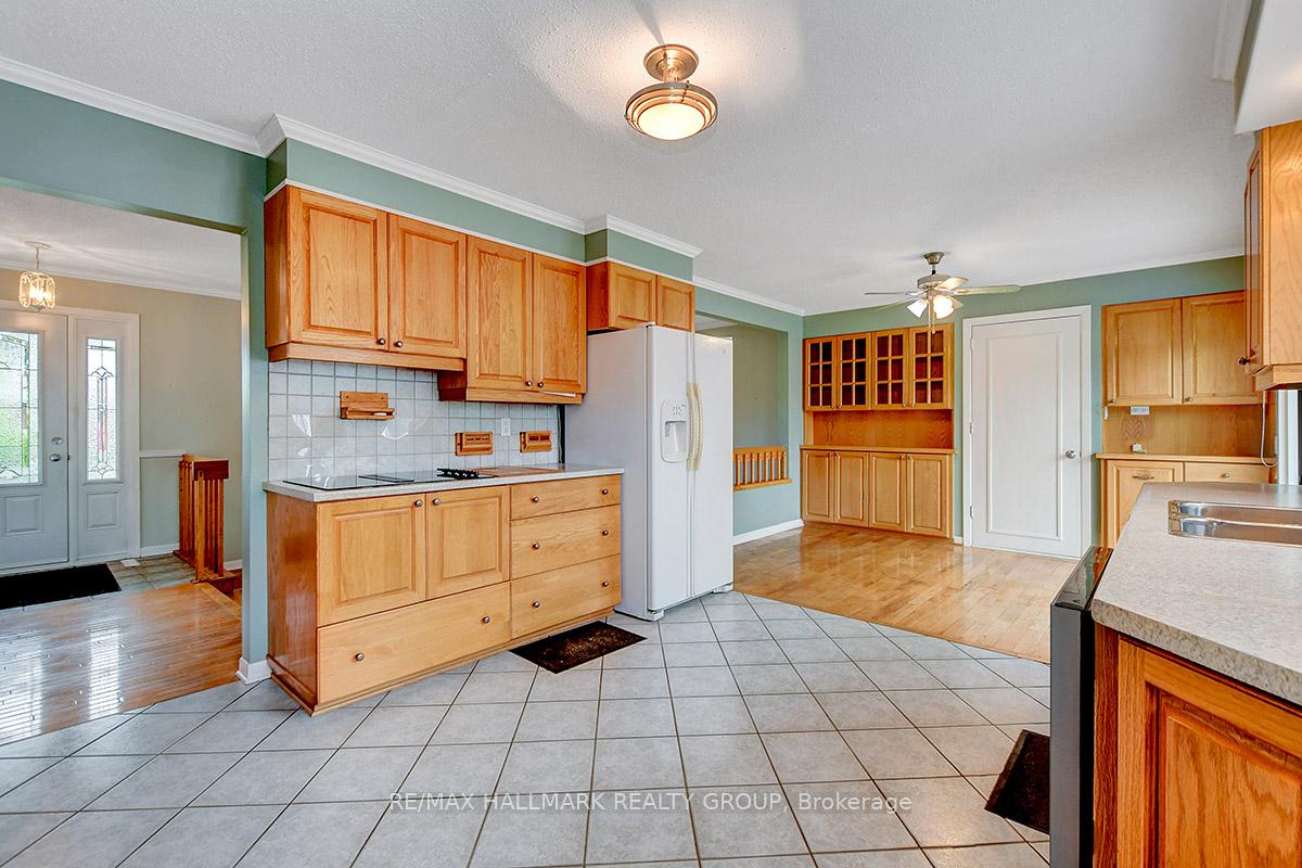 Photo 8 of 1134 Maisonneuve Street, Ottawa, Convent Glen South — HOMEH