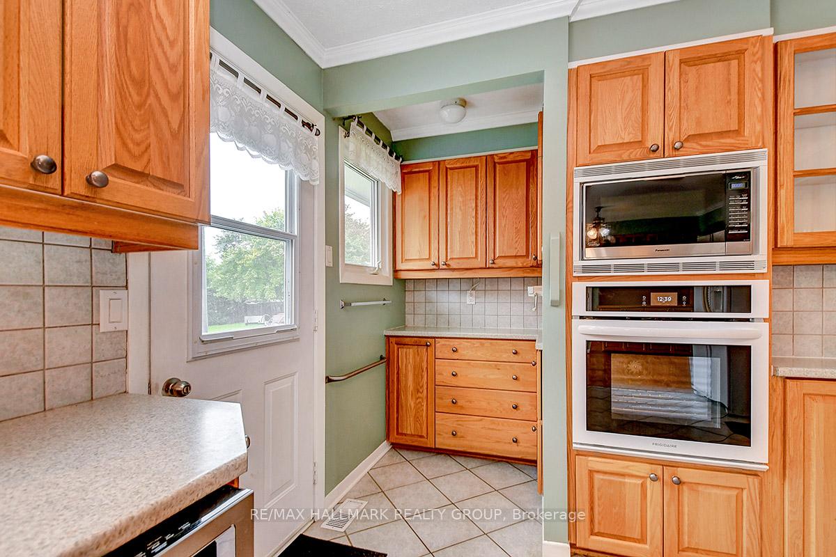 Photo 9 of 1134 Maisonneuve Street, Ottawa, Convent Glen South — HOMEH