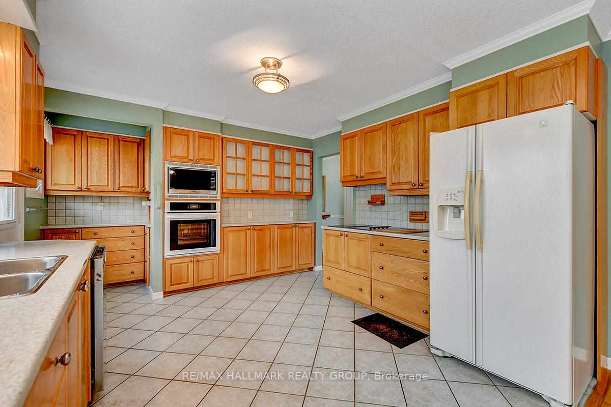Photo 10 of 1134 Maisonneuve Street, Ottawa, Convent Glen South — HOMEH