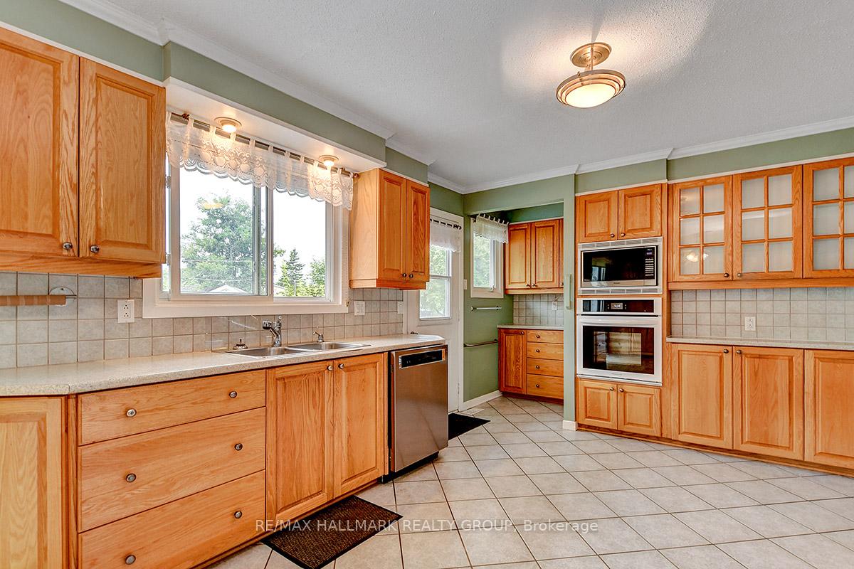 Photo 11 of 1134 Maisonneuve Street, Ottawa, Convent Glen South — HOMEH