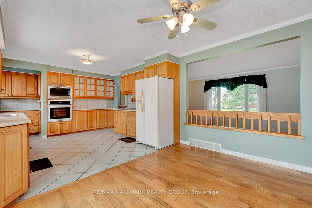 Photo 14 of 1134 Maisonneuve Street, Ottawa, Convent Glen South — HOMEH