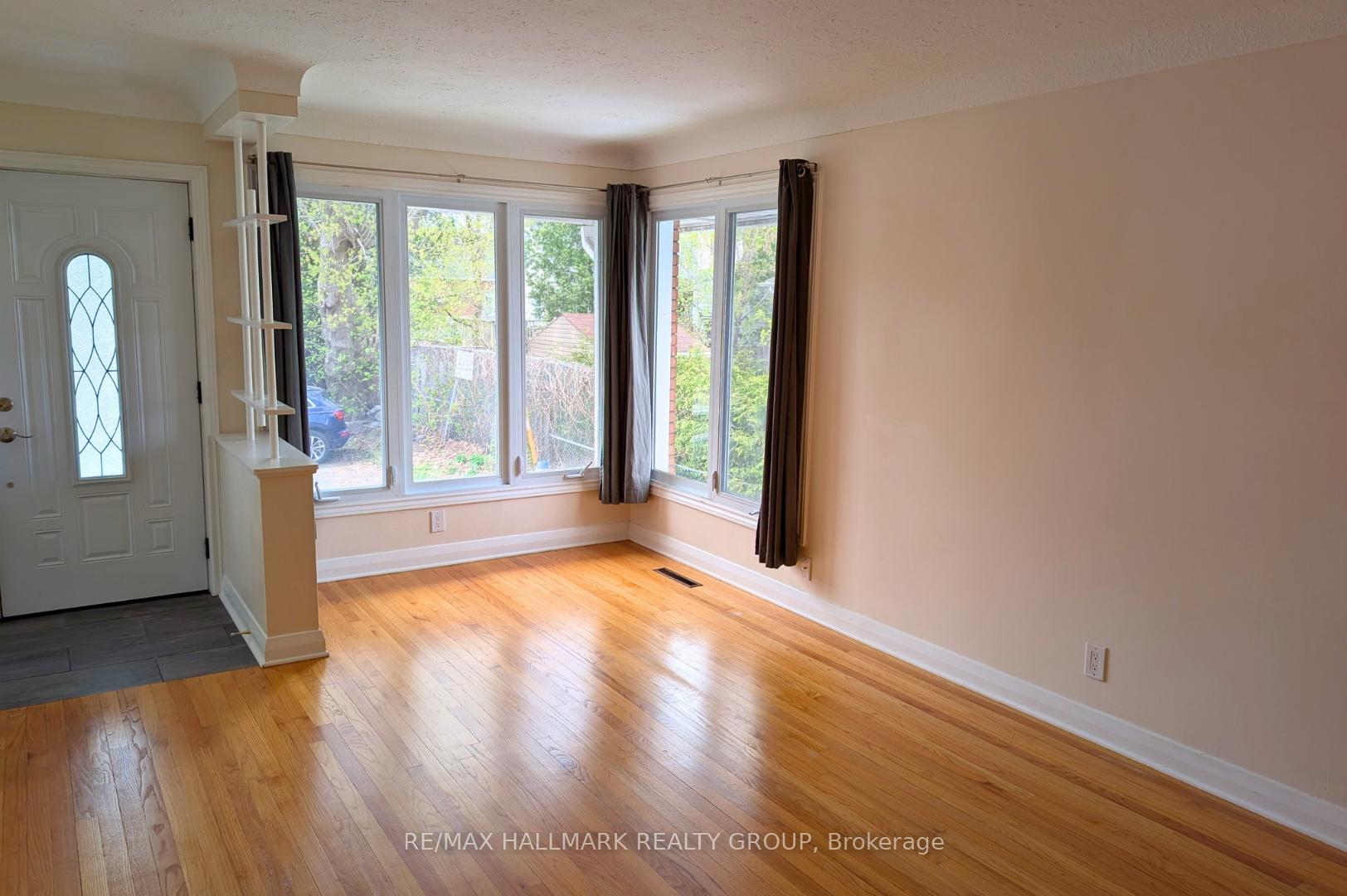 Photo 3 of 208 - 210 Renouf Avenue, Ottawa, Overbrook — HOMEH
