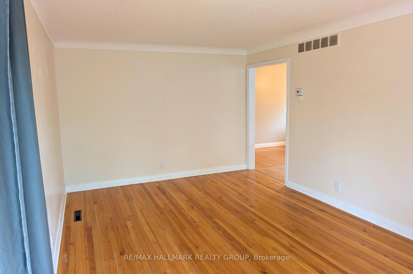 Photo 4 of 208 - 210 Renouf Avenue, Ottawa, Overbrook — HOMEH