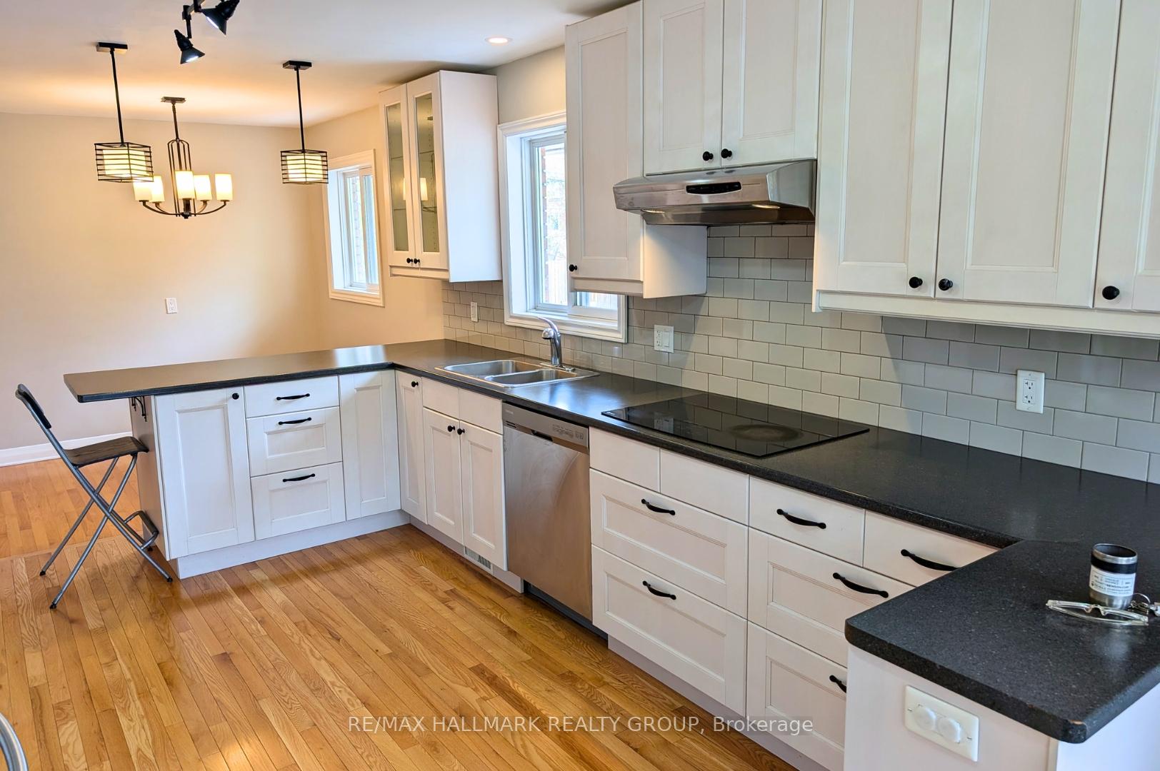Photo 8 of 208 - 210 Renouf Avenue, Ottawa, Overbrook — HOMEH