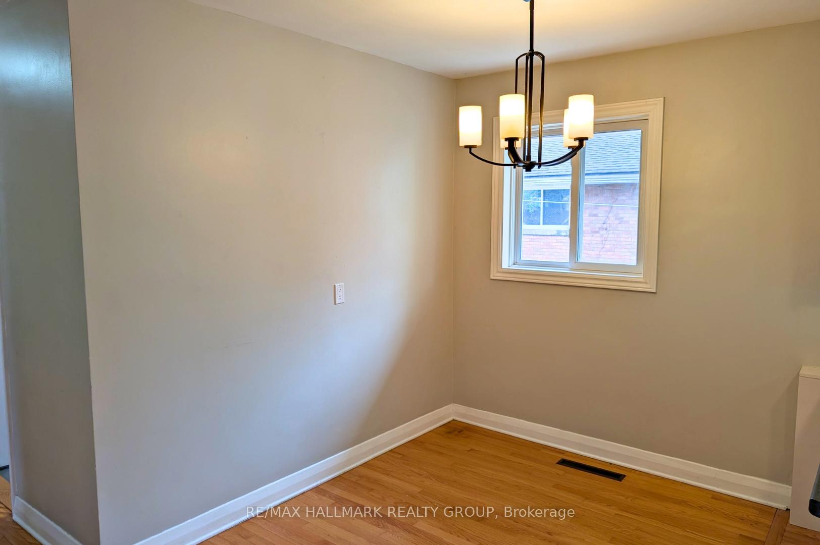 Photo 11 of 208 - 210 Renouf Avenue, Ottawa, Overbrook — HOMEH