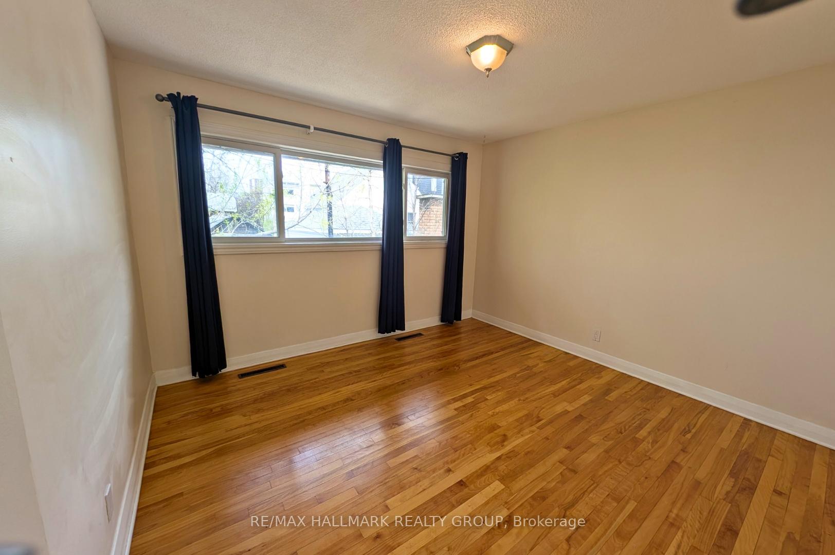 Photo 13 of 208 - 210 Renouf Avenue, Ottawa, Overbrook — HOMEH