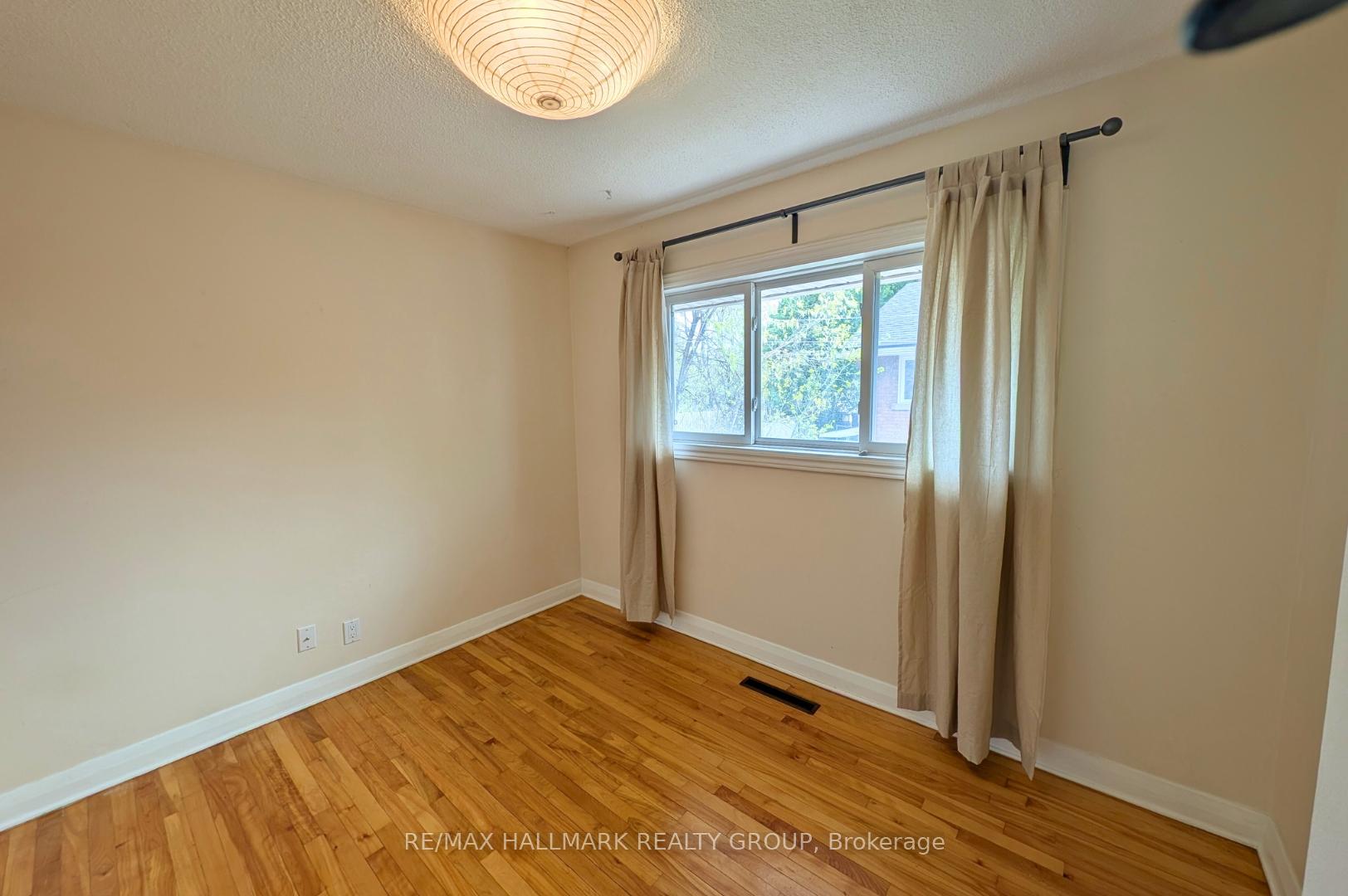 Photo 14 of 208 - 210 Renouf Avenue, Ottawa, Overbrook — HOMEH