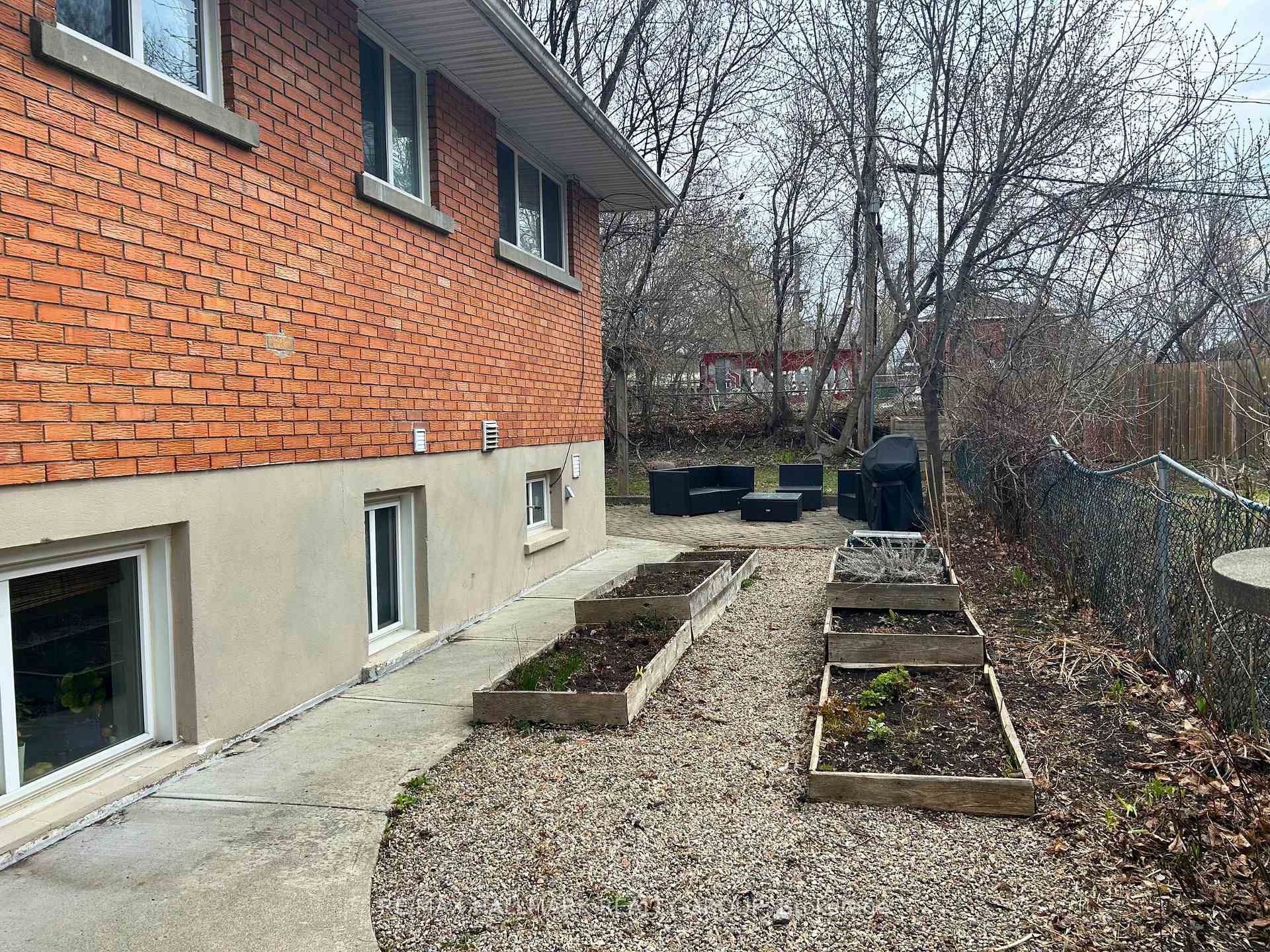 Photo 18 of 208 - 210 Renouf Avenue, Ottawa, Overbrook — HOMEH