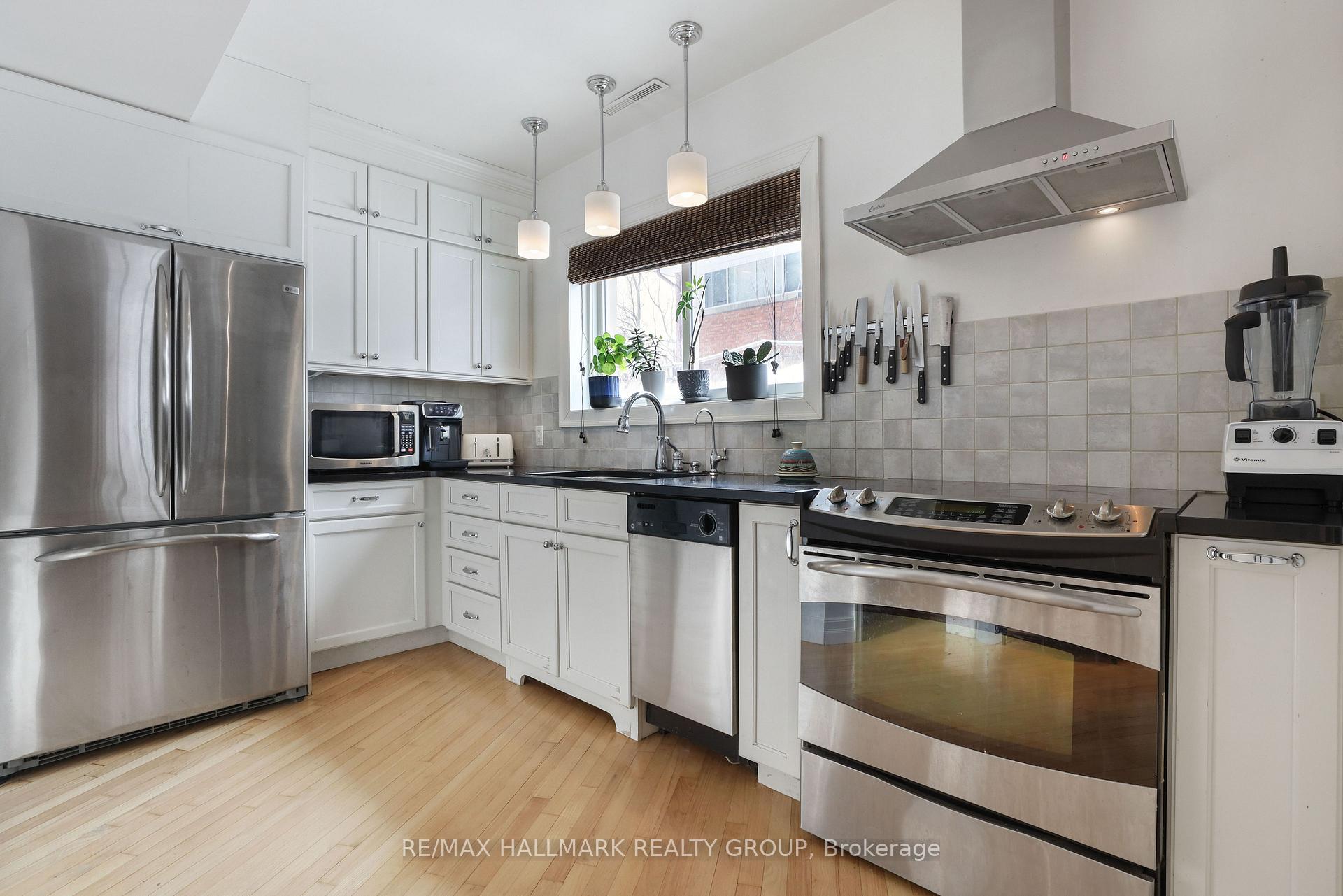 Photo 32 of 208 - 210 Renouf Avenue, Ottawa, Overbrook — HOMEH