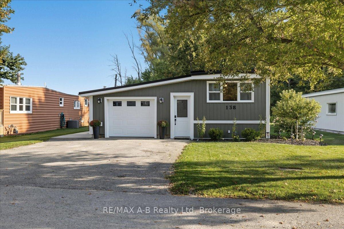 Photo 2 of 138 Ash Street, Perth East, Crystal Lake — HOMEH