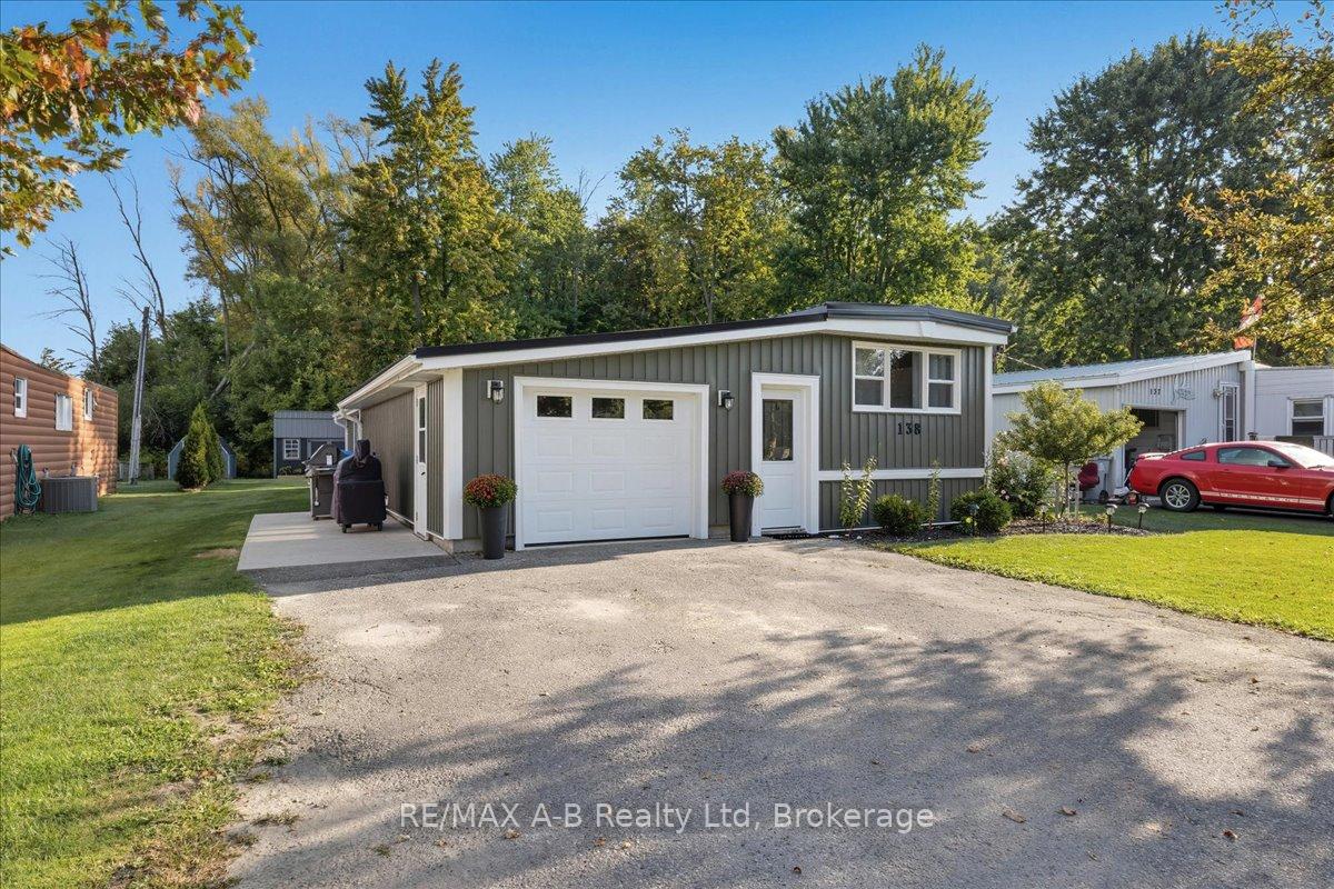 Photo 3 of 138 Ash Street, Perth East, Crystal Lake — HOMEH