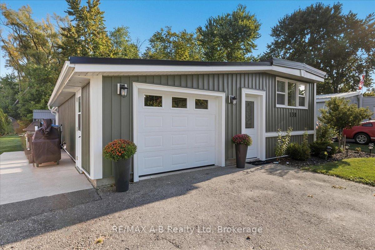 Photo 4 of 138 Ash Street, Perth East, Crystal Lake — HOMEH