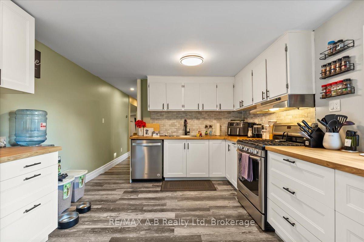 Photo 9 of 138 Ash Street, Perth East, Crystal Lake — HOMEH