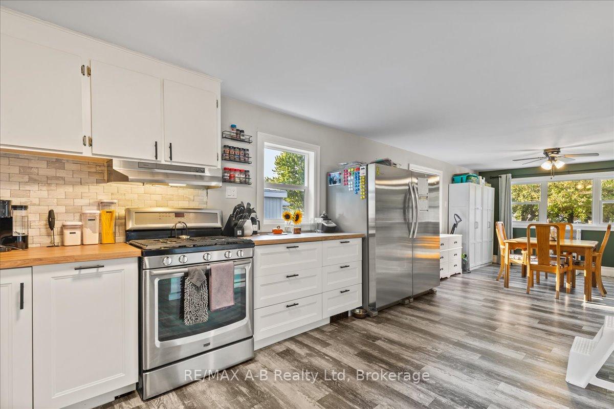 Photo 10 of 138 Ash Street, Perth East, Crystal Lake — HOMEH