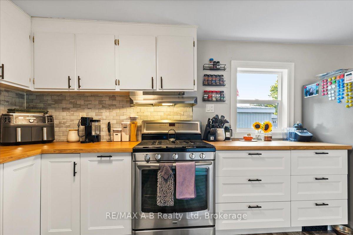 Photo 11 of 138 Ash Street, Perth East, Crystal Lake — HOMEH