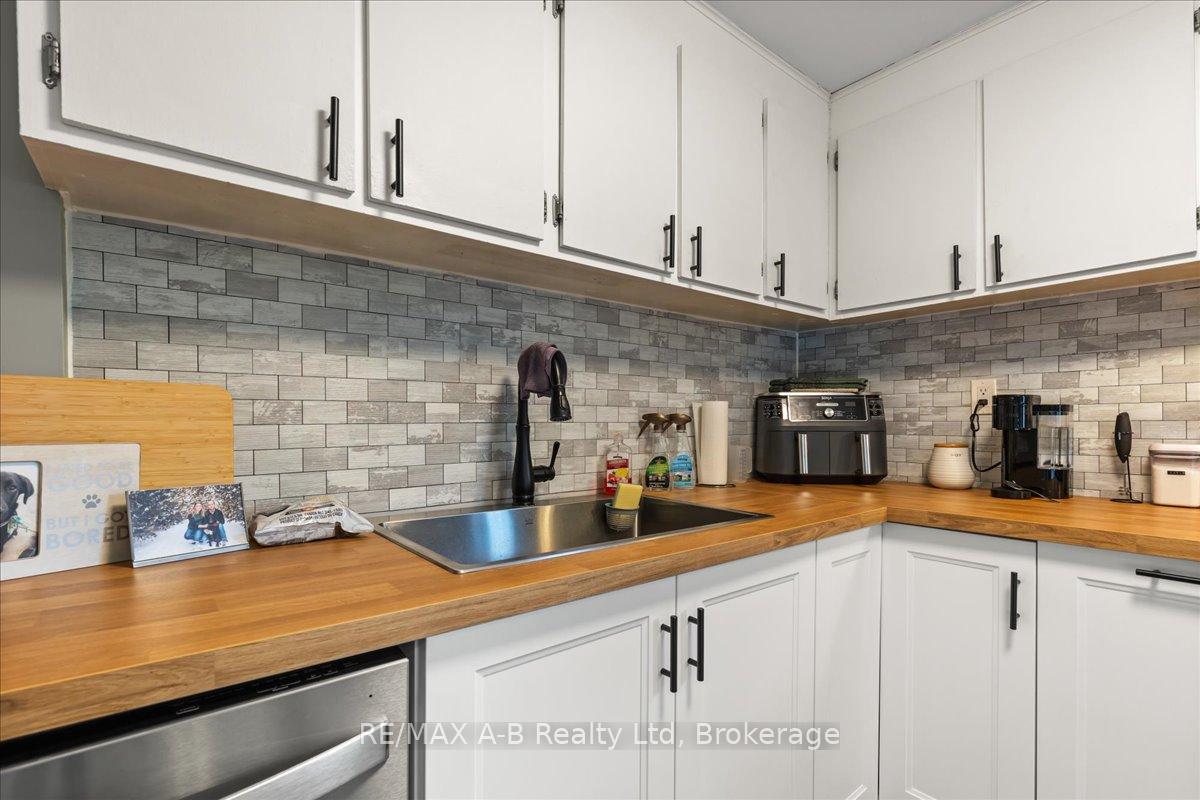 Photo 12 of 138 Ash Street, Perth East, Crystal Lake — HOMEH