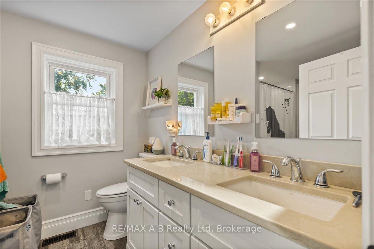 Photo 13 of 138 Ash Street, Perth East, Crystal Lake — HOMEH