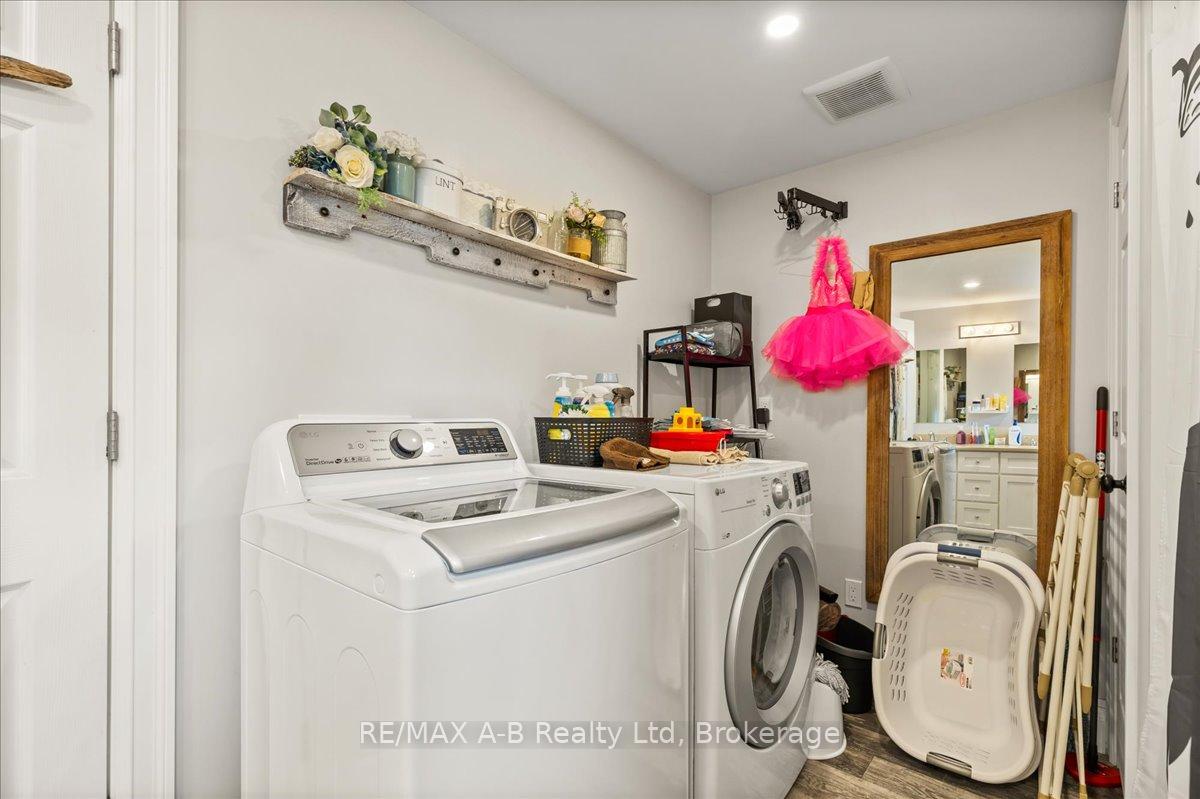Photo 15 of 138 Ash Street, Perth East, Crystal Lake — HOMEH