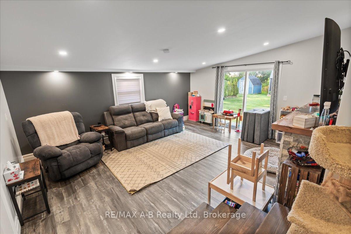 Photo 19 of 138 Ash Street, Perth East, Crystal Lake — HOMEH