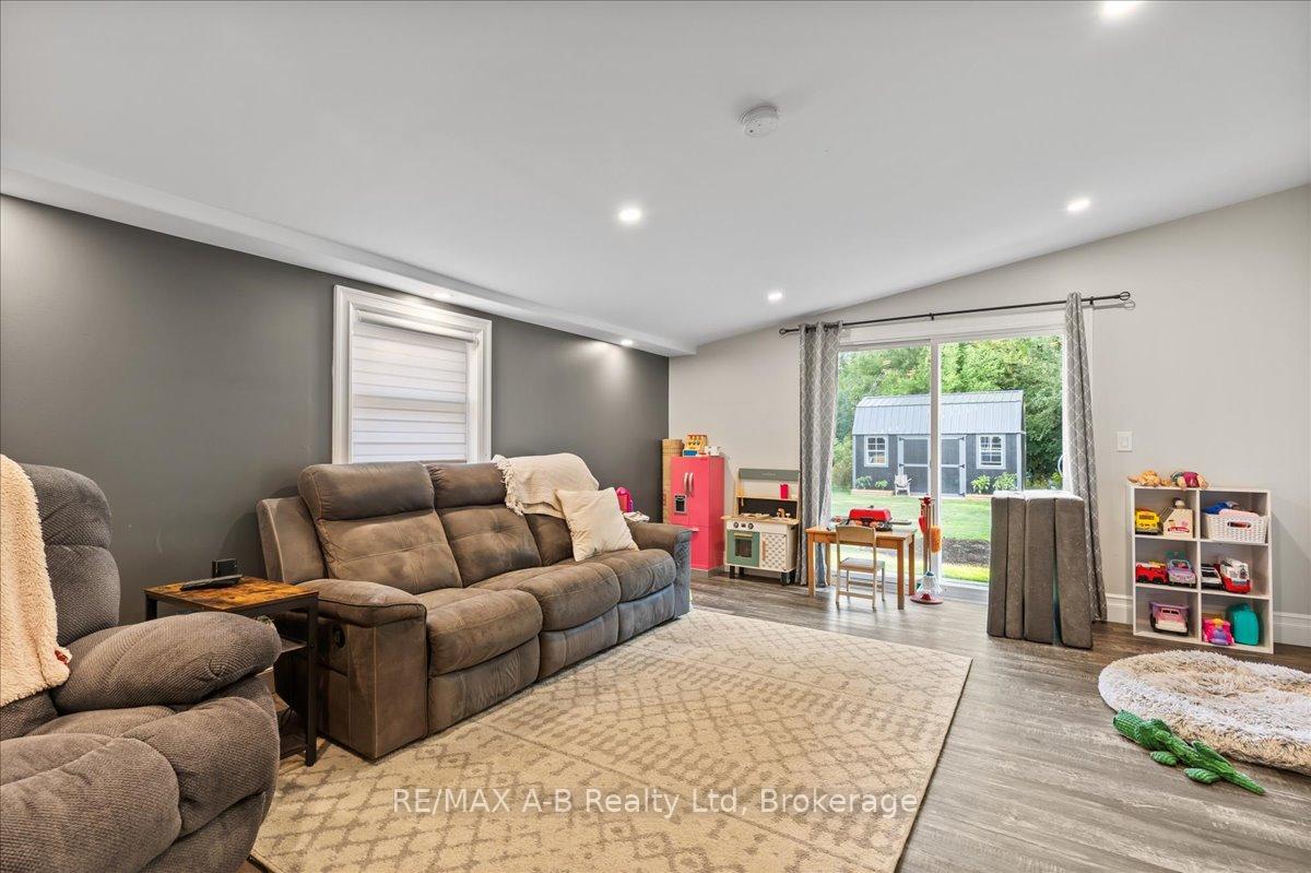 Photo 20 of 138 Ash Street, Perth East, Crystal Lake — HOMEH
