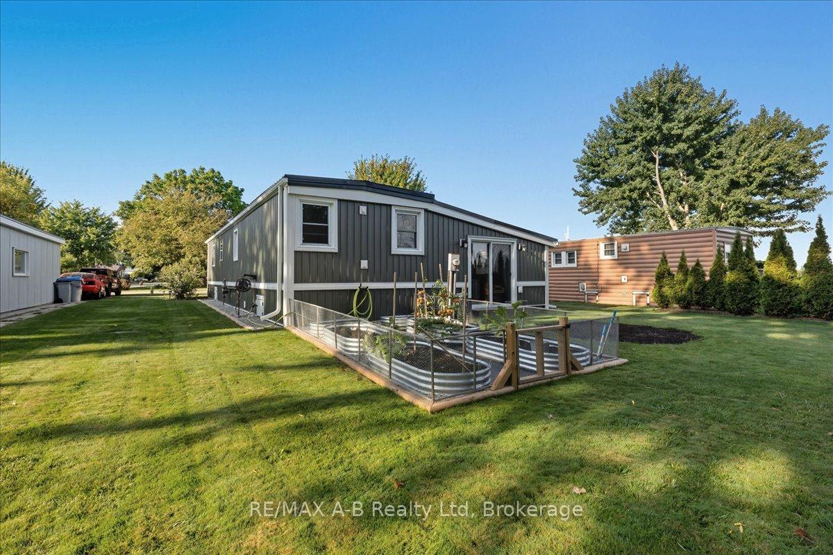 Photo 35 of 138 Ash Street, Perth East, Crystal Lake — HOMEH