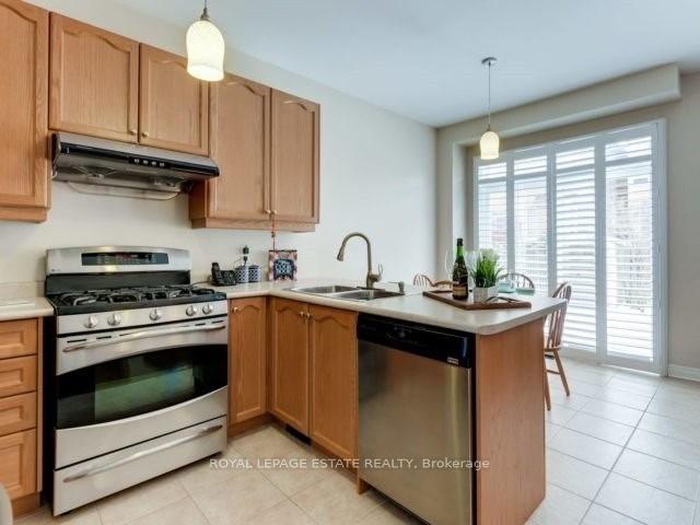 Photo 4 of 80 Vine Cliff Boulevard, Markham, Victoria Manor-Jennings Gate — HOMEH