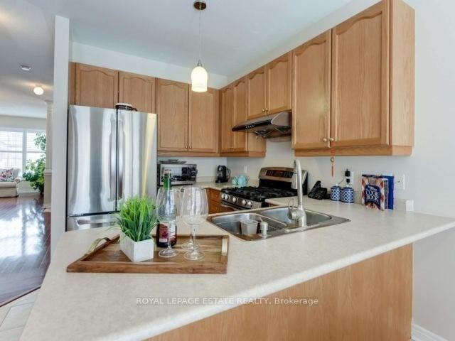 Photo 5 of 80 Vine Cliff Boulevard, Markham, Victoria Manor-Jennings Gate — HOMEH