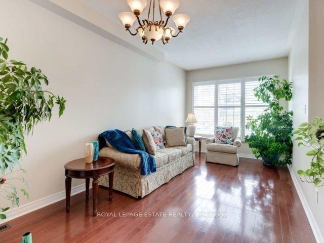 Photo 8 of 80 Vine Cliff Boulevard, Markham, Victoria Manor-Jennings Gate — HOMEH