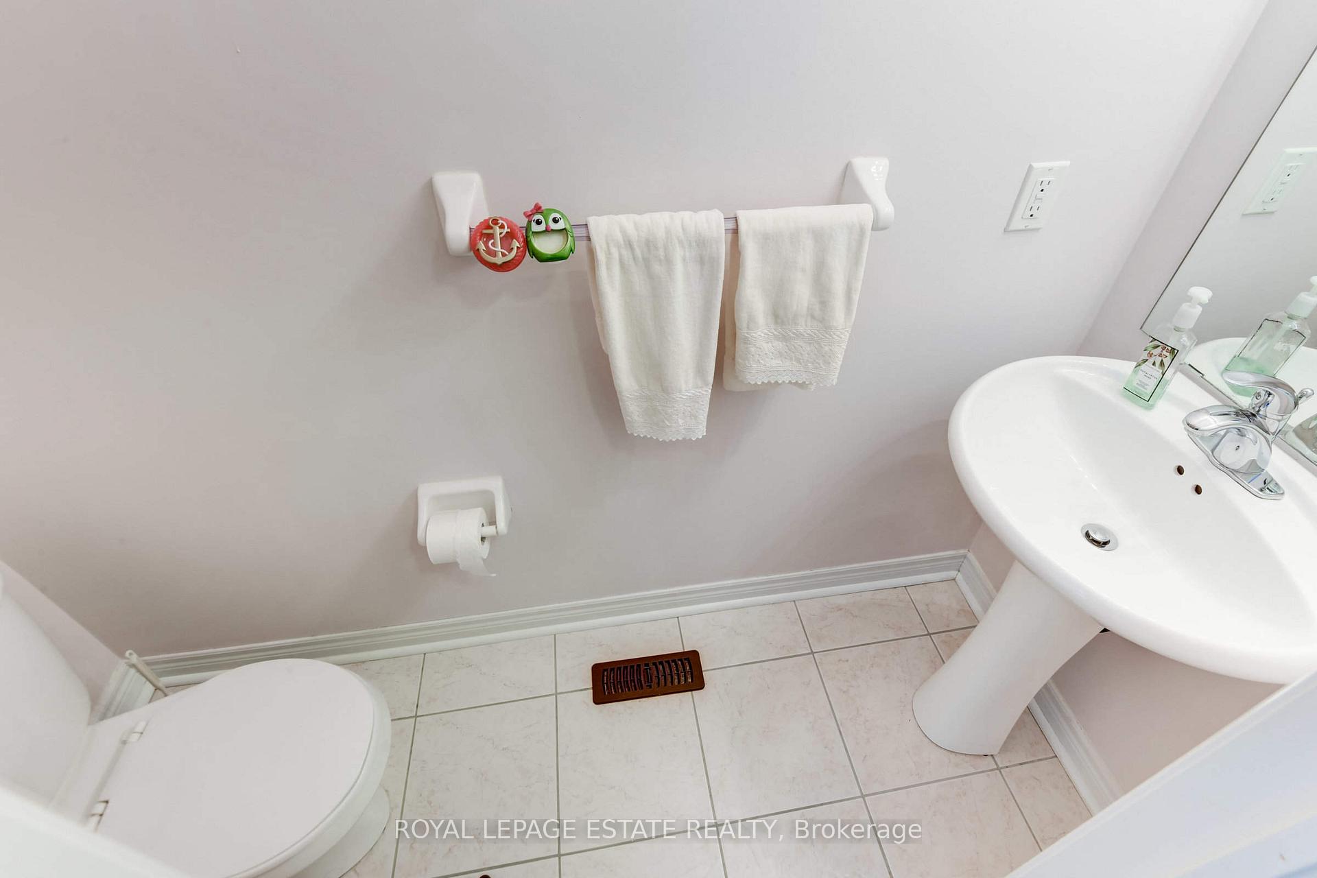 Photo 9 of 80 Vine Cliff Boulevard, Markham, Victoria Manor-Jennings Gate — HOMEH