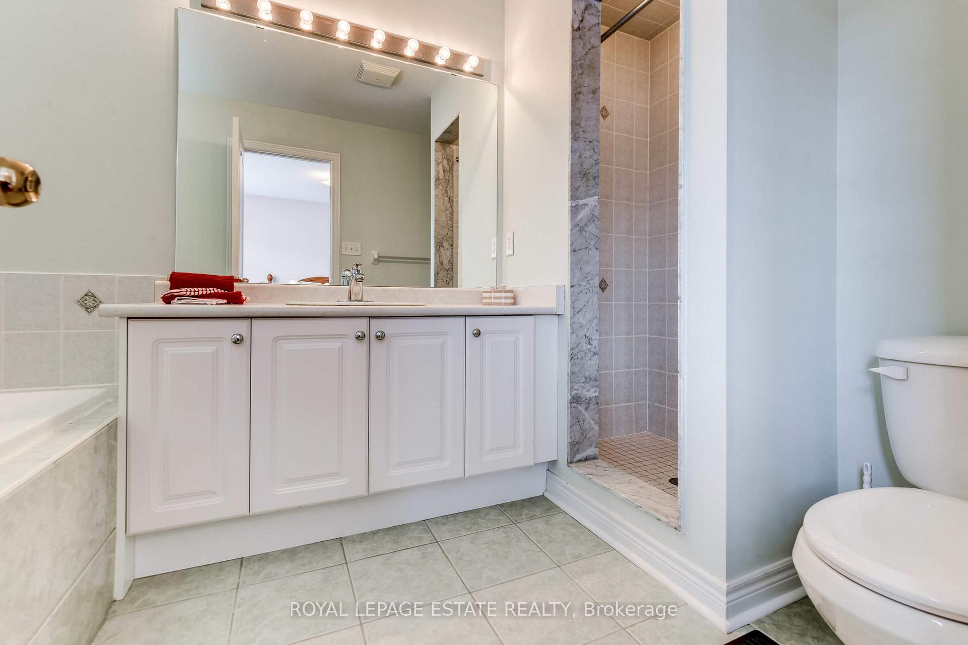 Photo 11 of 80 Vine Cliff Boulevard, Markham, Victoria Manor-Jennings Gate — HOMEH