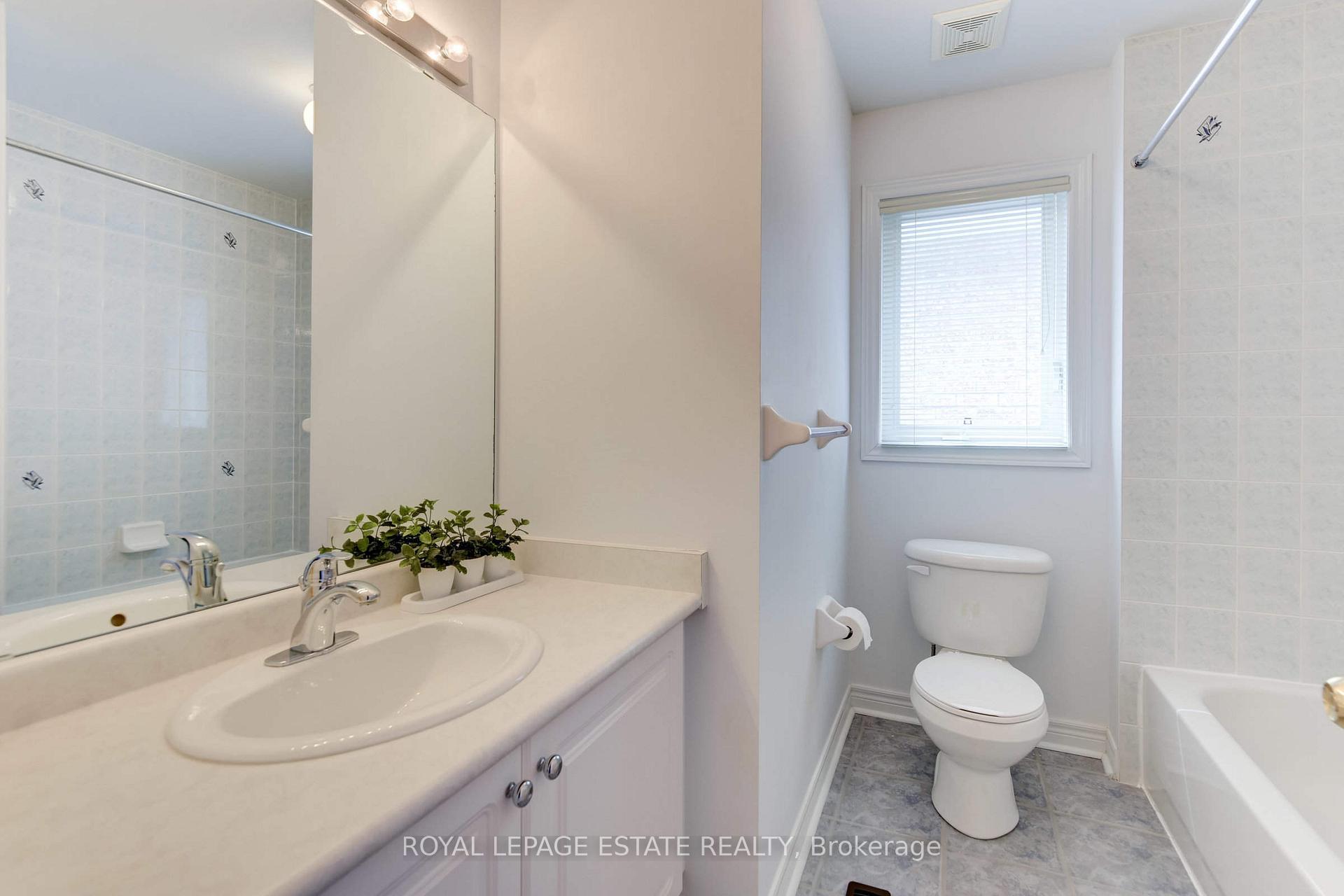 Photo 14 of 80 Vine Cliff Boulevard, Markham, Victoria Manor-Jennings Gate — HOMEH