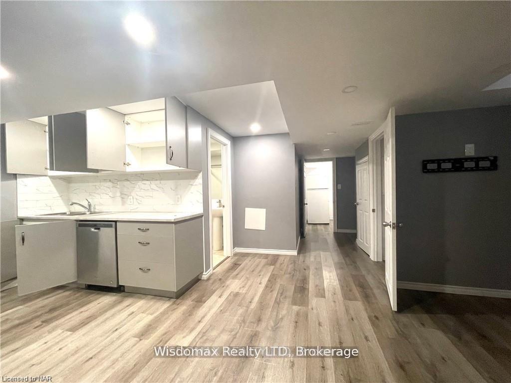 Photo 2 of 7729 Hackberry Trail N, Niagara Falls, Brown — HOMEH
