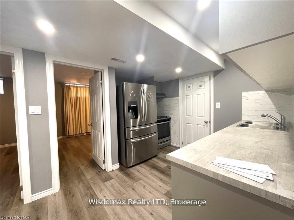 Photo 3 of 7729 Hackberry Trail N, Niagara Falls, Brown — HOMEH