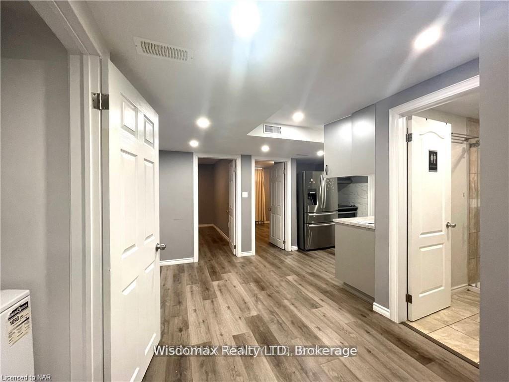 Photo 4 of 7729 Hackberry Trail N, Niagara Falls, Brown — HOMEH