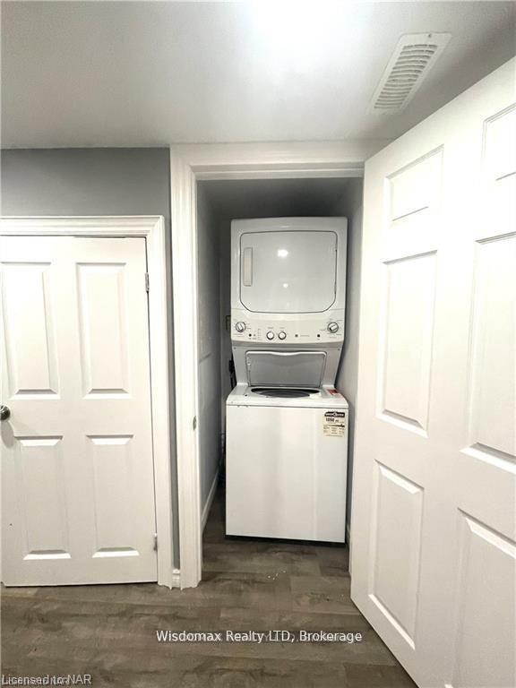 Photo 6 of 7729 Hackberry Trail N, Niagara Falls, Brown — HOMEH