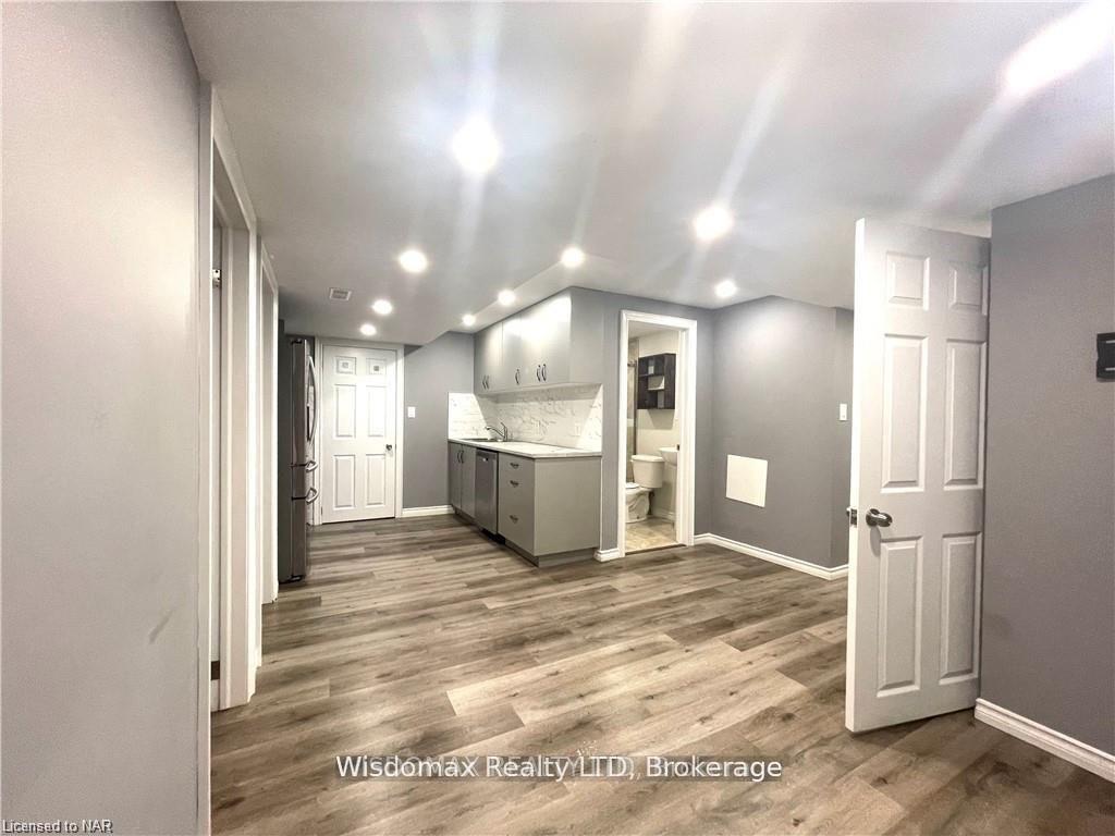 Photo 8 of 7729 Hackberry Trail N, Niagara Falls, Brown — HOMEH