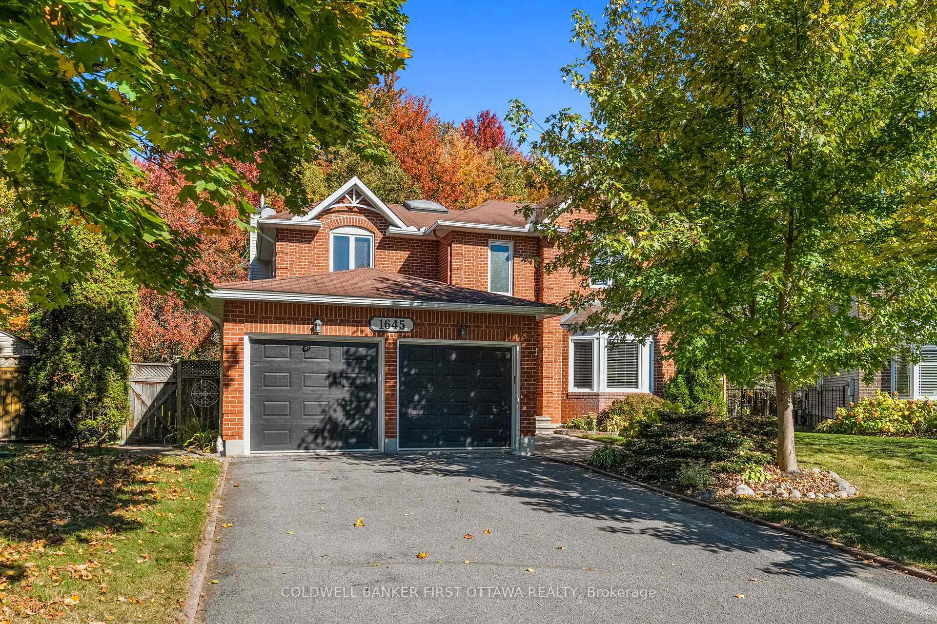 Front of 1645 Des Ravins Place
