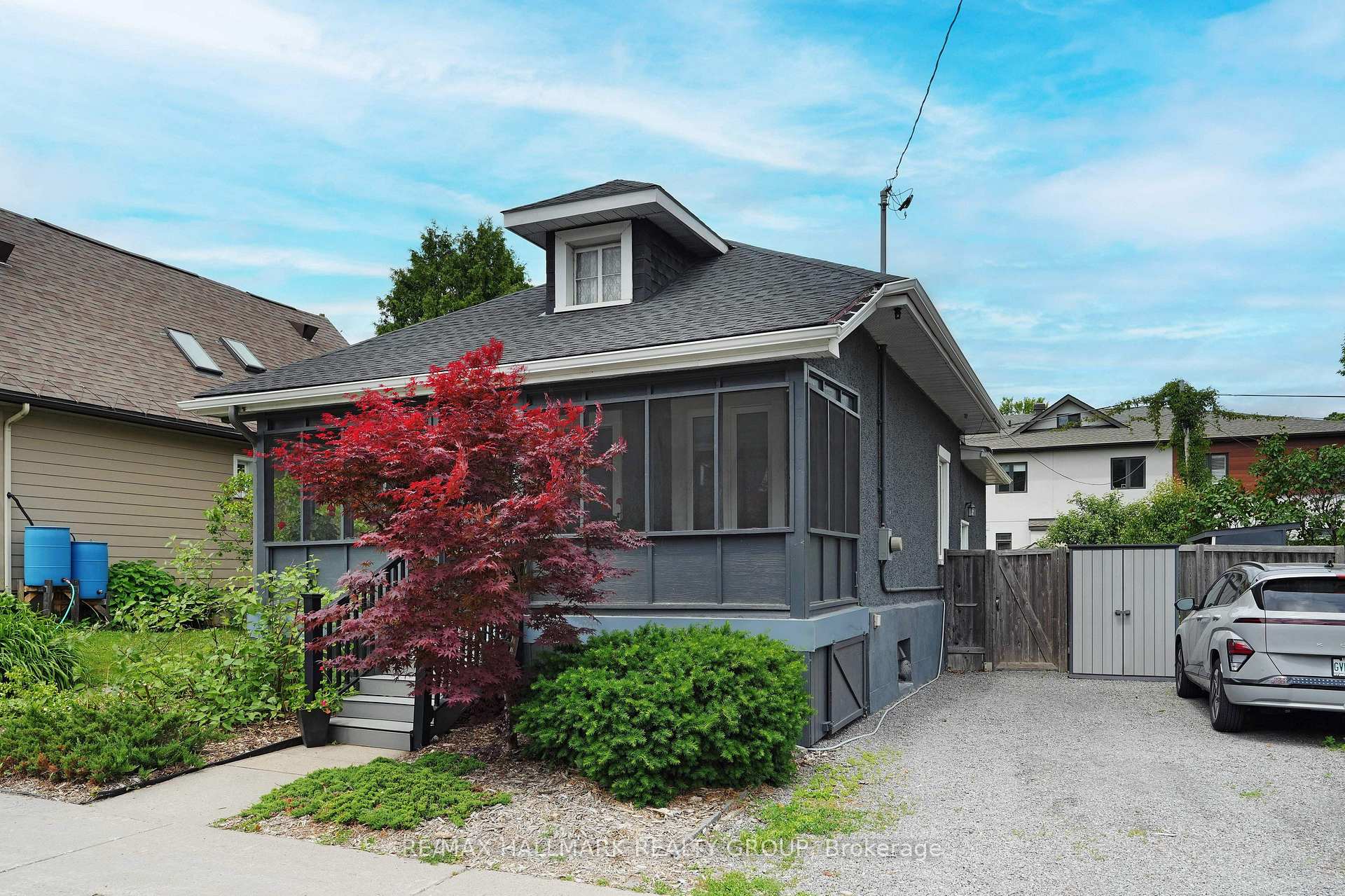 Photo 2 of 35 Queen Mary Street, Ottawa, Overbrook — HOMEH