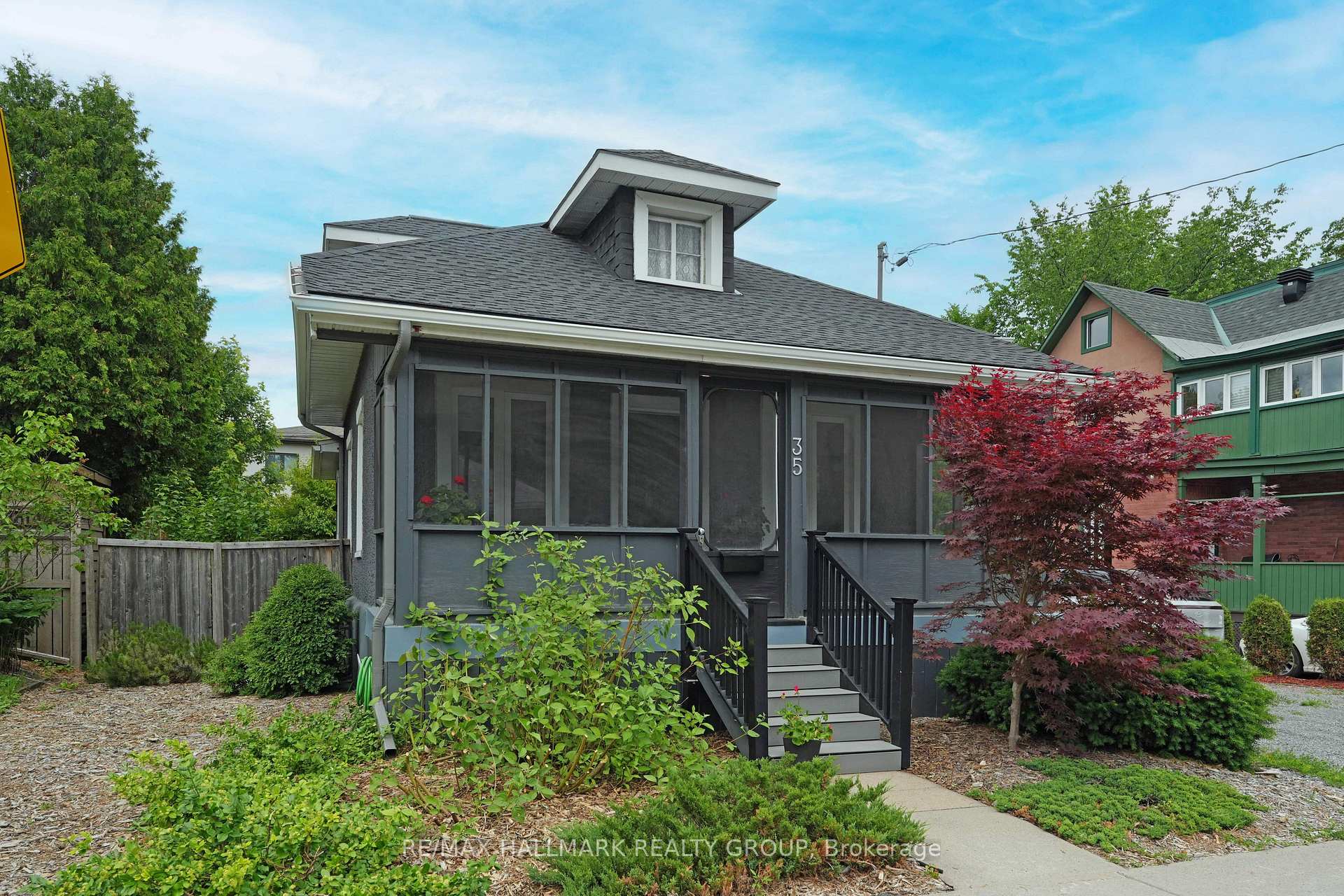 Photo 3 of 35 Queen Mary Street, Ottawa, Overbrook — HOMEH