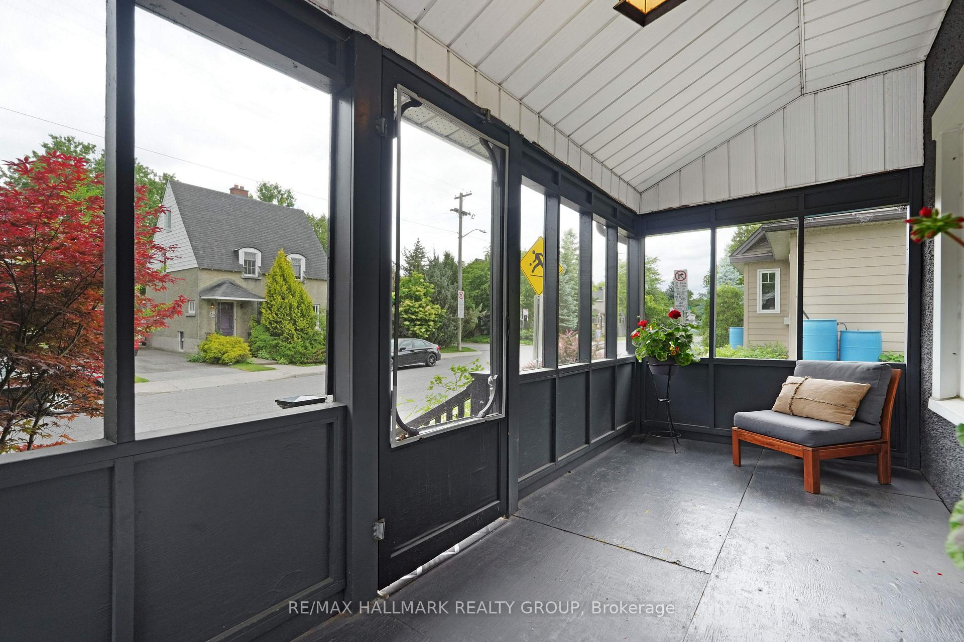 Photo 4 of 35 Queen Mary Street, Ottawa, Overbrook — HOMEH