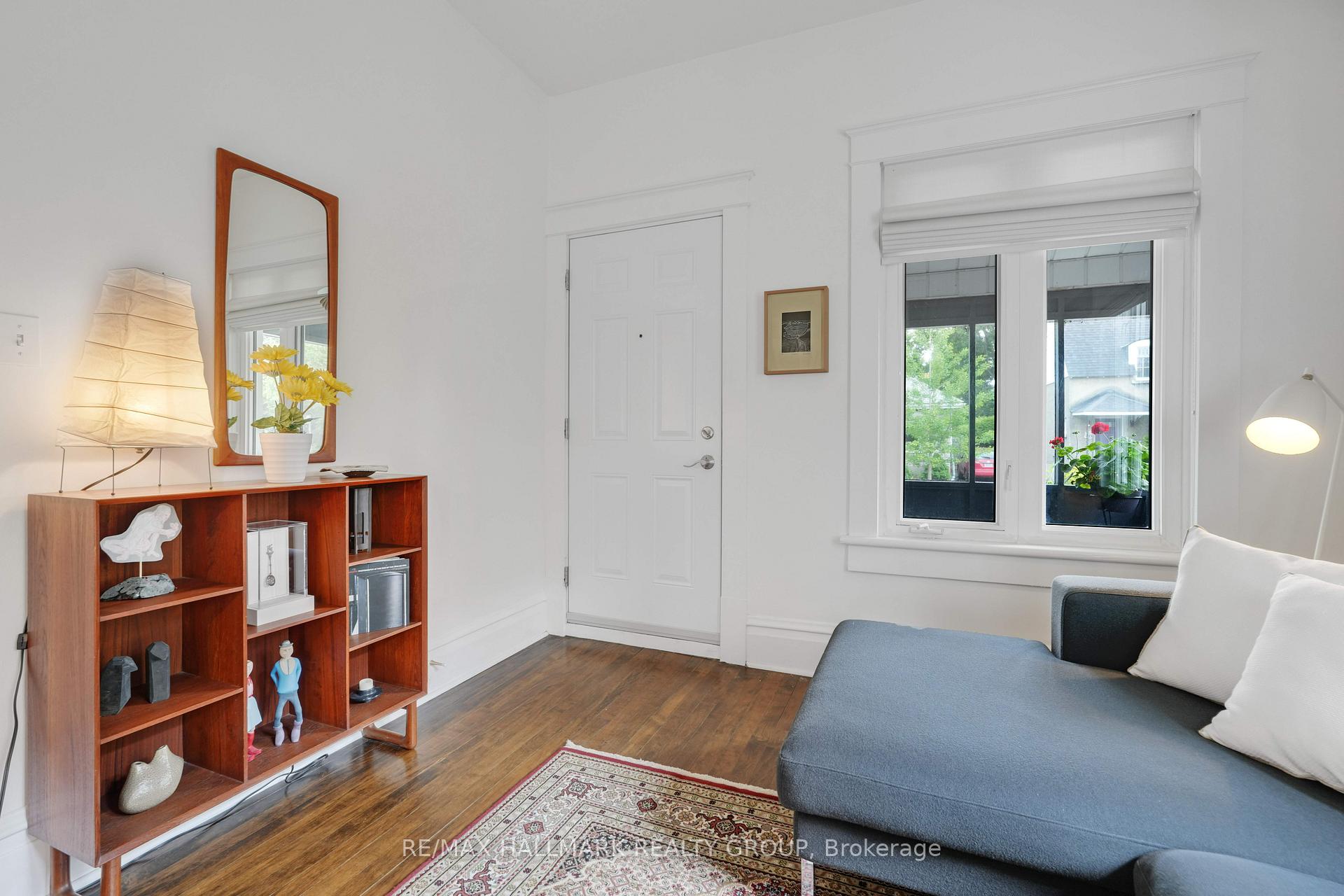 Photo 10 of 35 Queen Mary Street, Ottawa, Overbrook — HOMEH