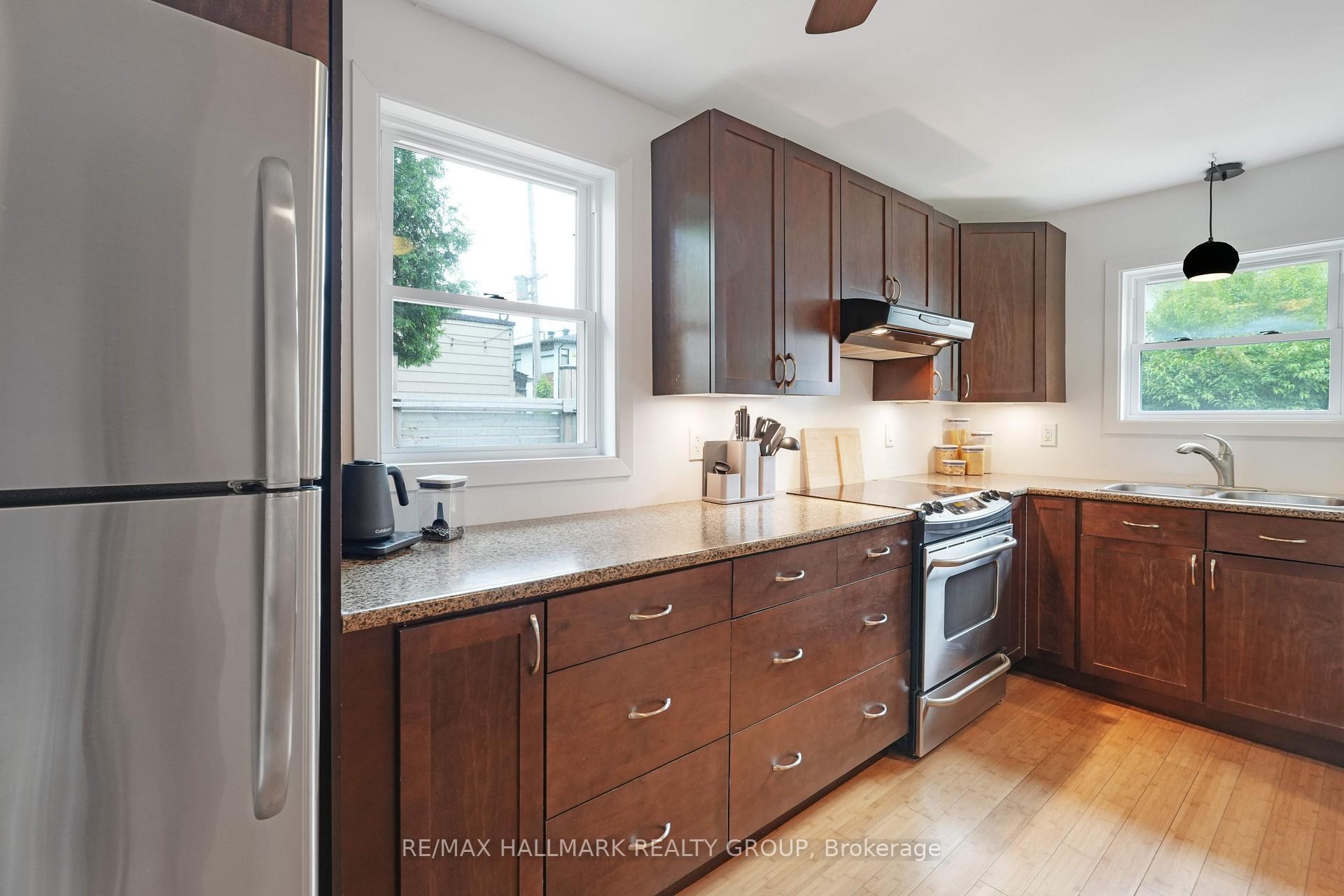 Photo 17 of 35 Queen Mary Street, Ottawa, Overbrook — HOMEH