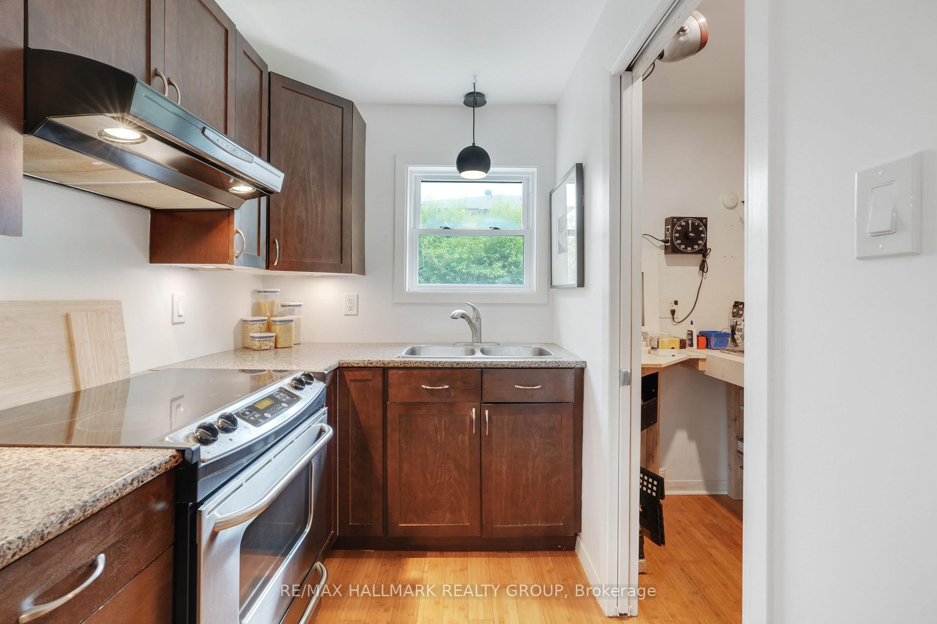 Photo 18 of 35 Queen Mary Street, Ottawa, Overbrook — HOMEH