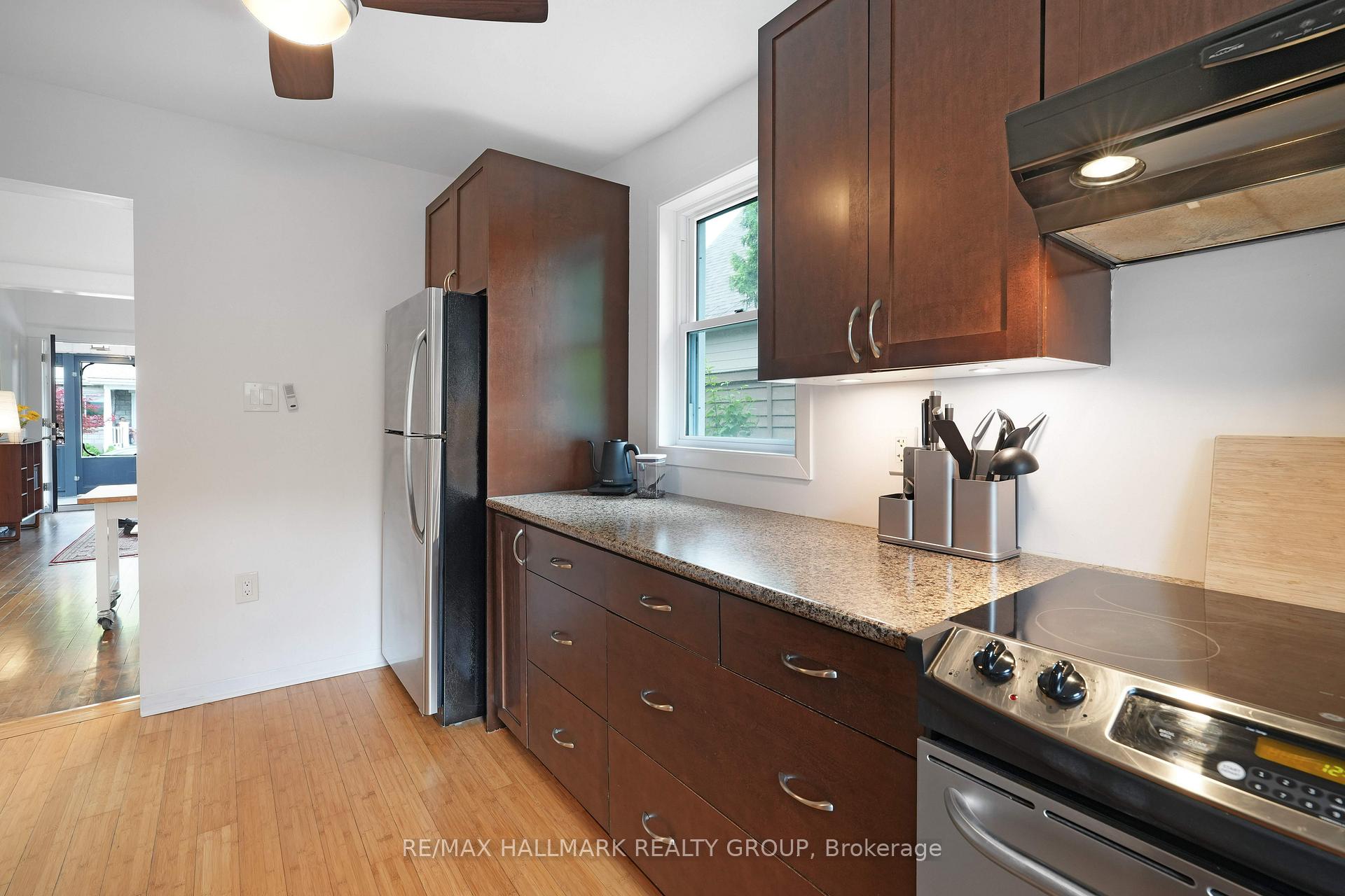 Photo 19 of 35 Queen Mary Street, Ottawa, Overbrook — HOMEH