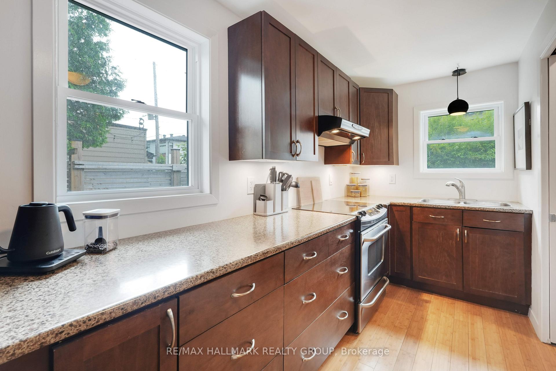 Photo 21 of 35 Queen Mary Street, Ottawa, Overbrook — HOMEH