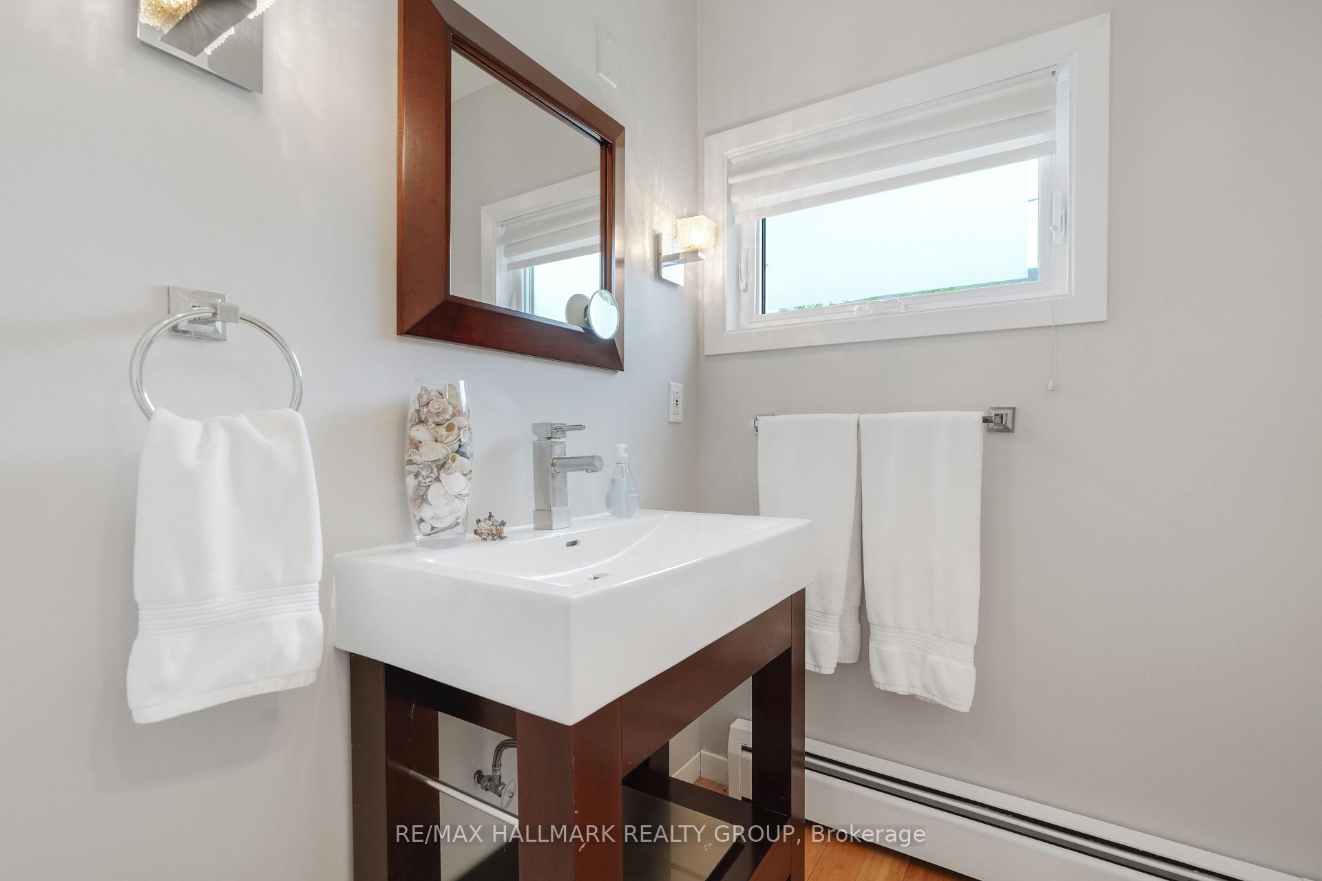 Photo 28 of 35 Queen Mary Street, Ottawa, Overbrook — HOMEH