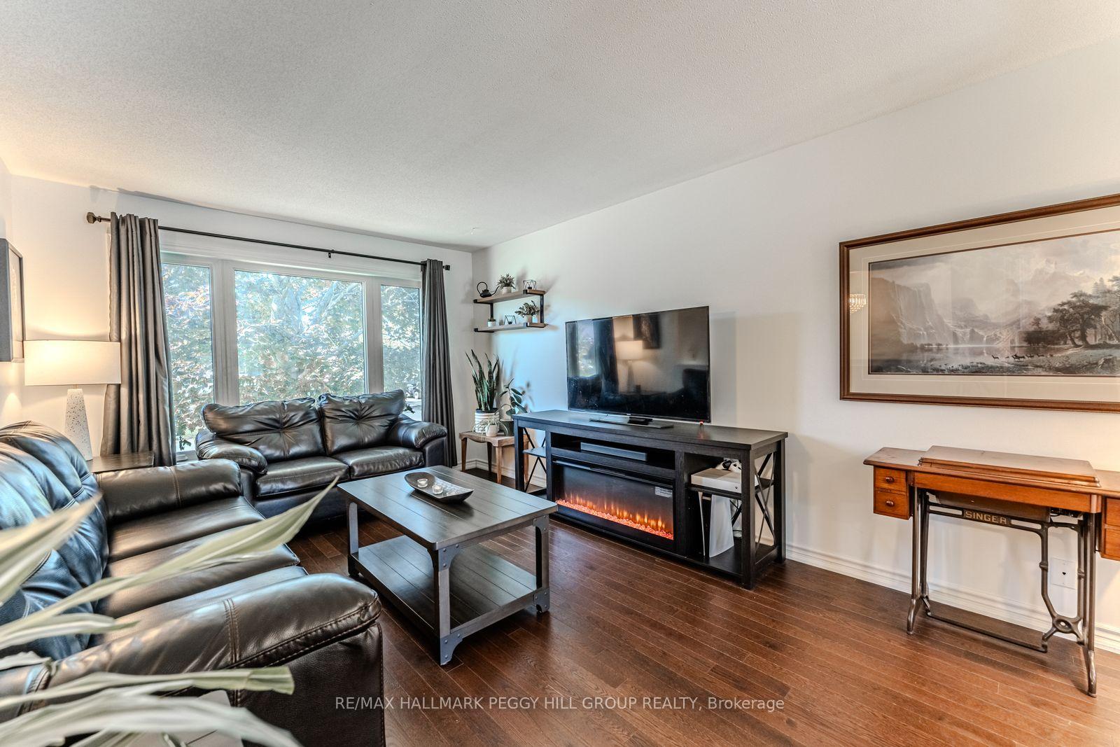 Photo 3 of 2 Carmichael Court, Orillia — HOMEH